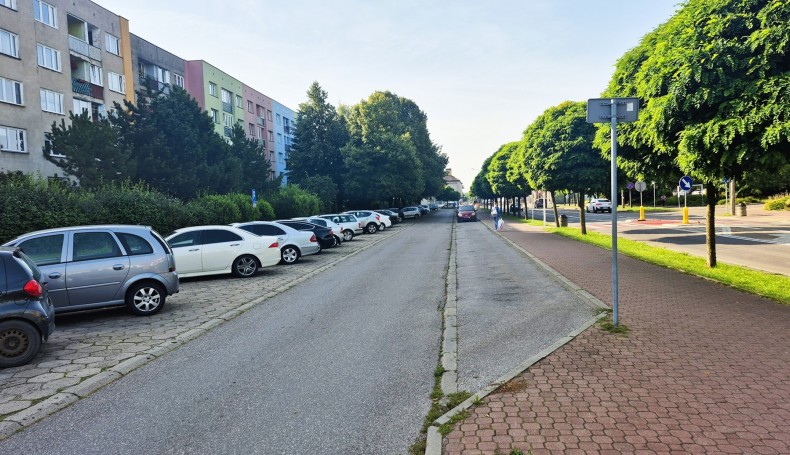 Parking przy ulicy Noniewicza 40, który przejdzie metamorfozę, 29.08.2025, fot. Areta Topornicka