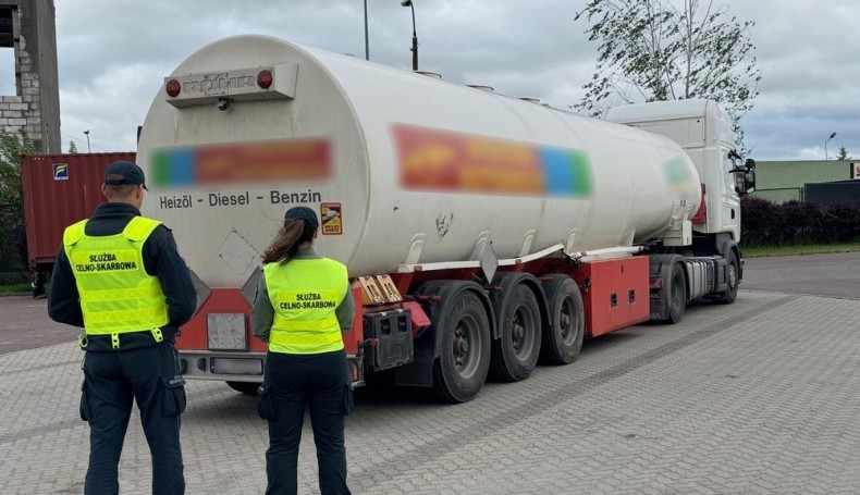 Funkcjonariusze Krajowej Administracji Skarbowej ujawnili nielegalny transport paliwa, źródło: Podlaska KAS